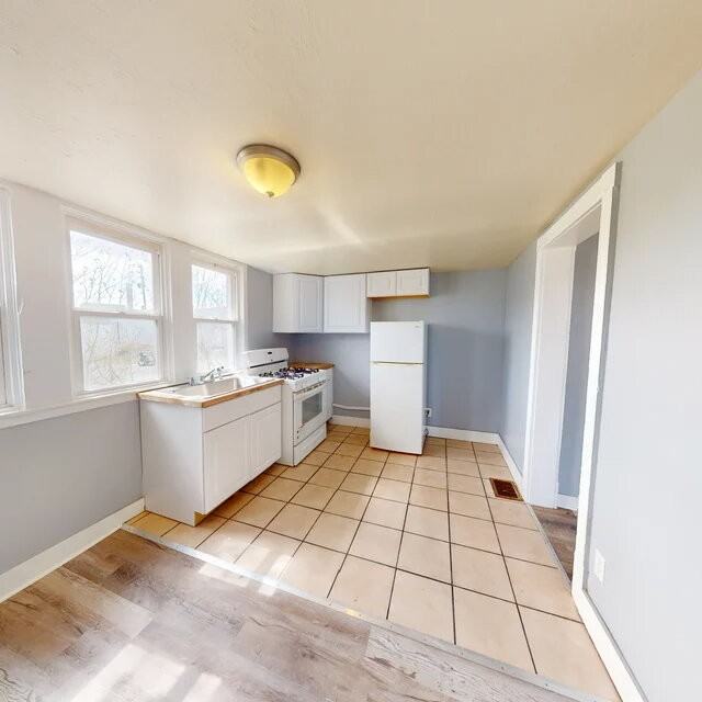 139 N Water Ave - Photo 4 of 10