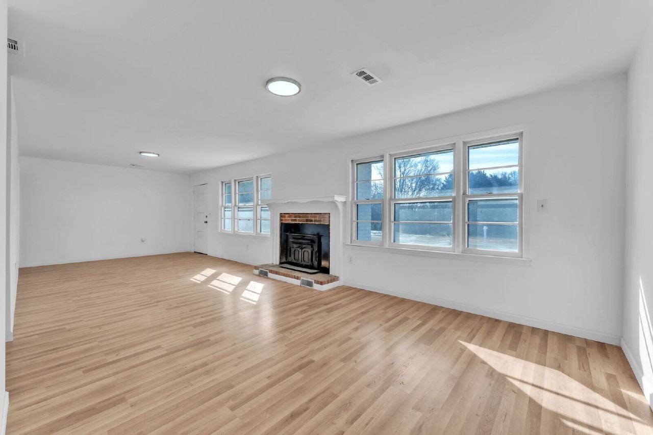 111 Rodgers Rd - Photo 4 of 27