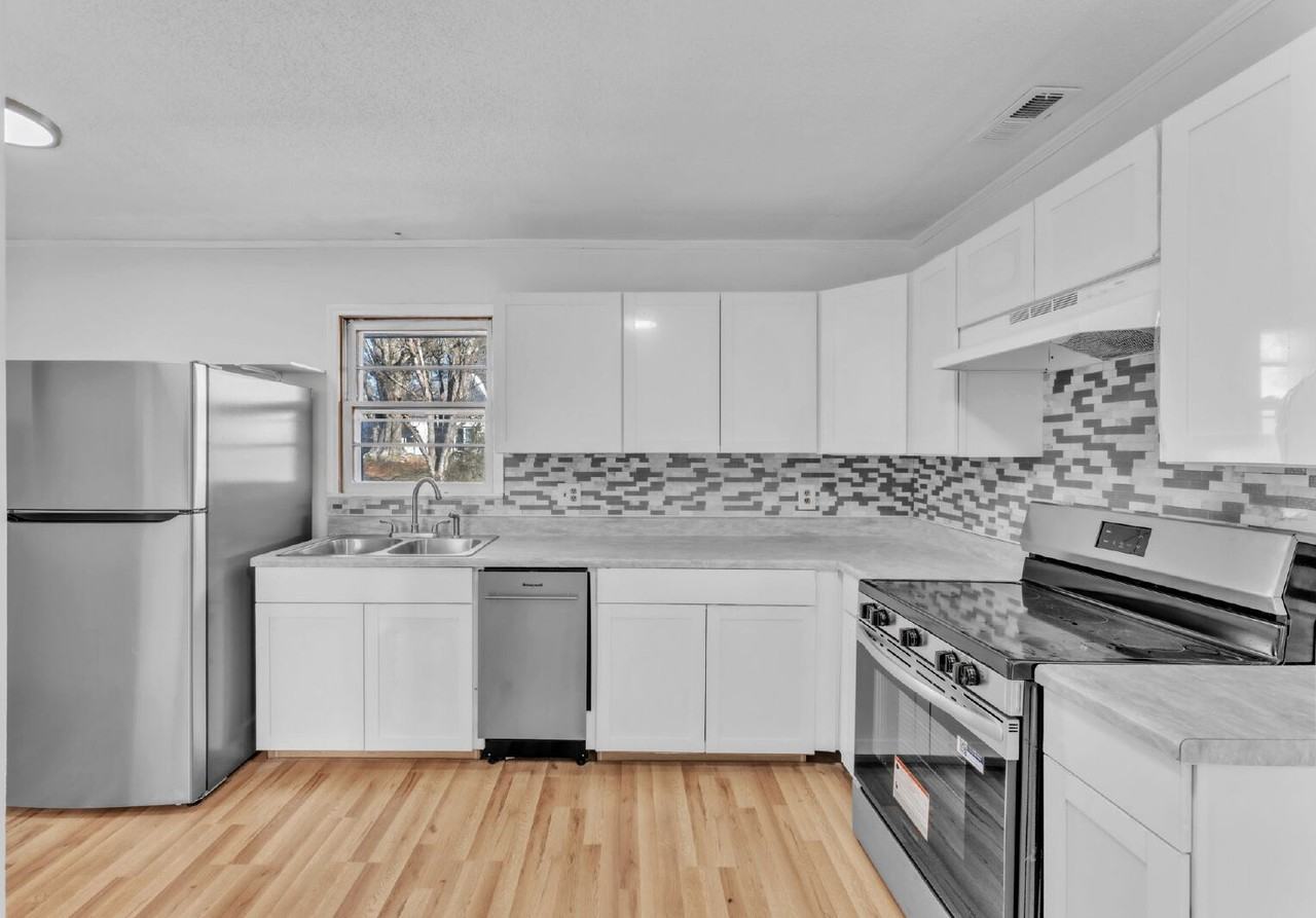 111 Rodgers Rd - Photo 7 of 27