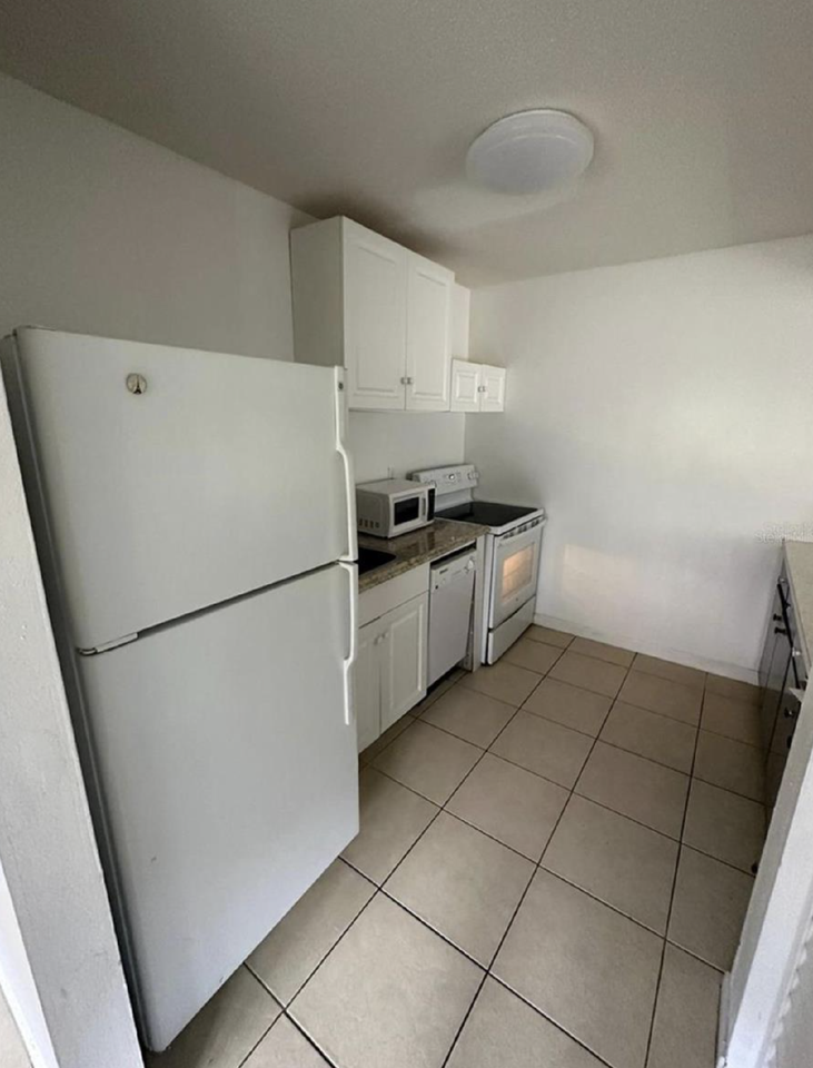 2340 Huntington Green Ct - Photo 3 of 12