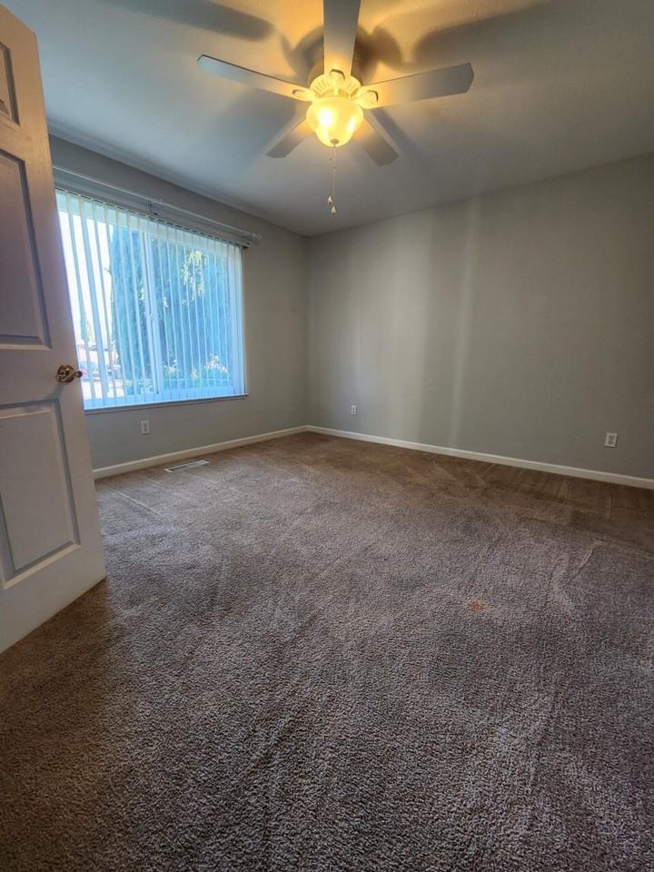 735 Wedgewood Dr - Photo 3 of 19