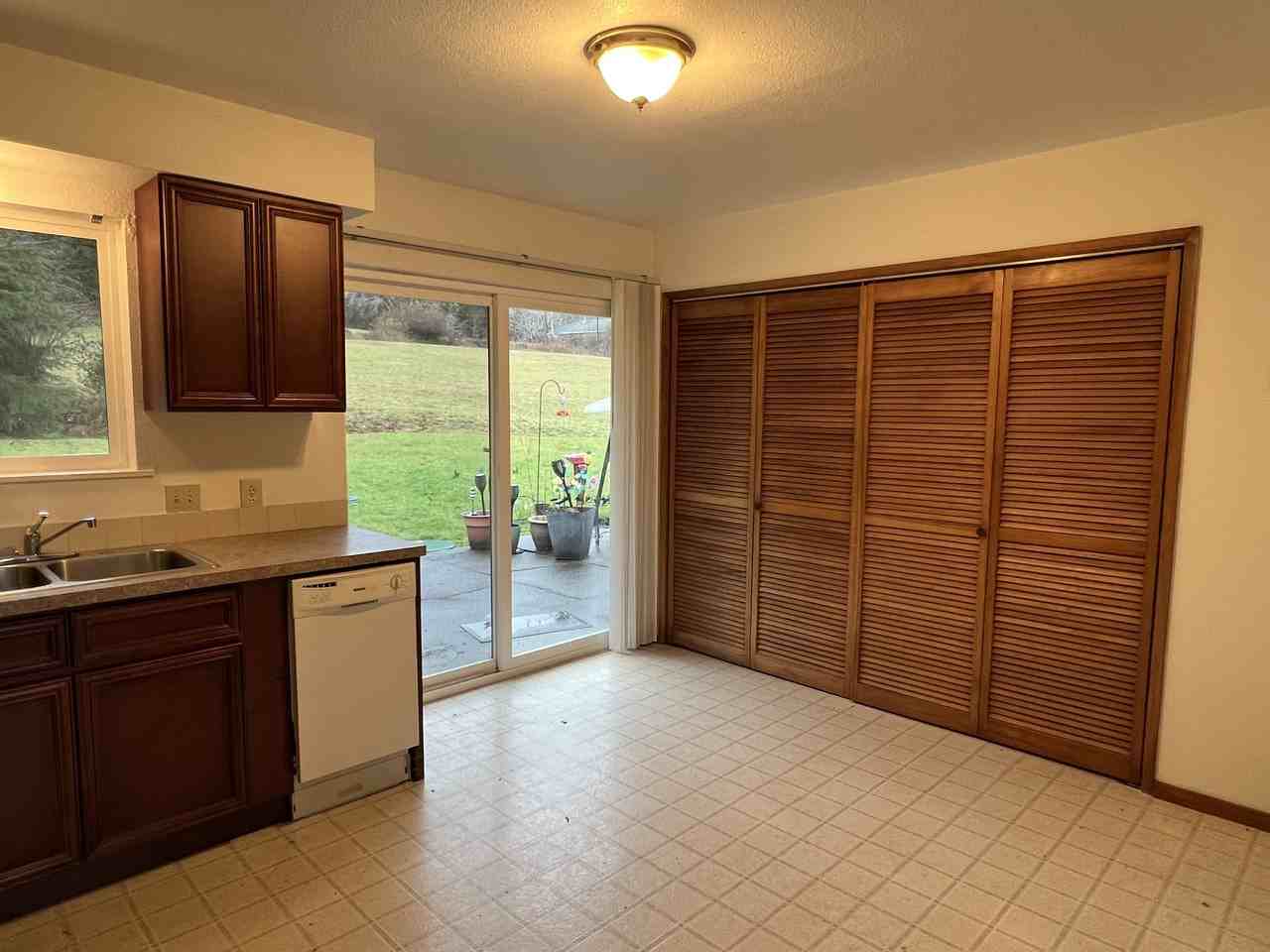 384 Washington Ave #1 - Photo 2 of 13