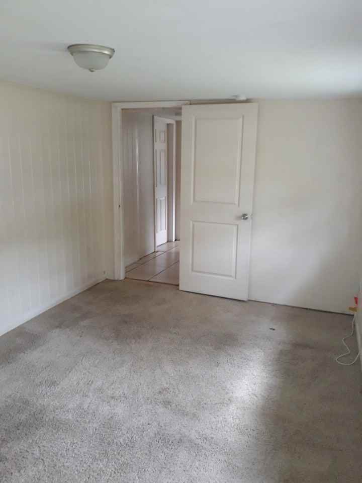 1316 W 12th St - Photo 7 of 24