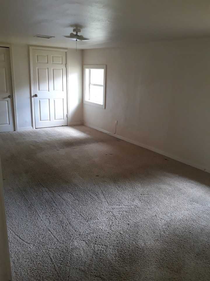 1316 W 12th St - Photo 3 of 24