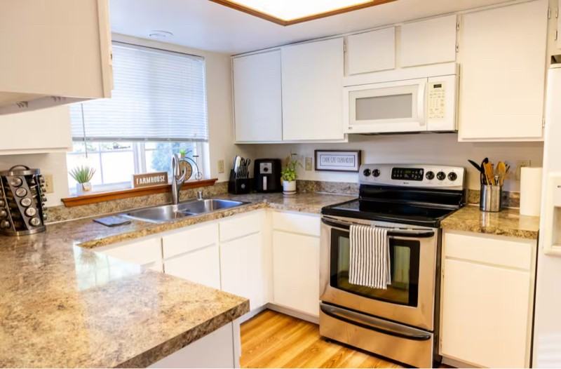 2907 S Waverly St - Photo 4 of 13