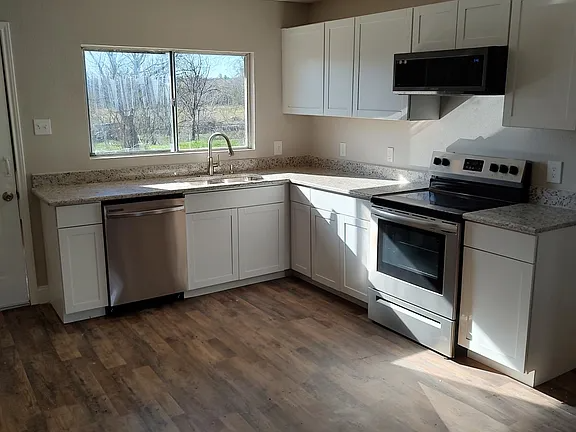 8905 Seacliff St - Photo 2 of 14