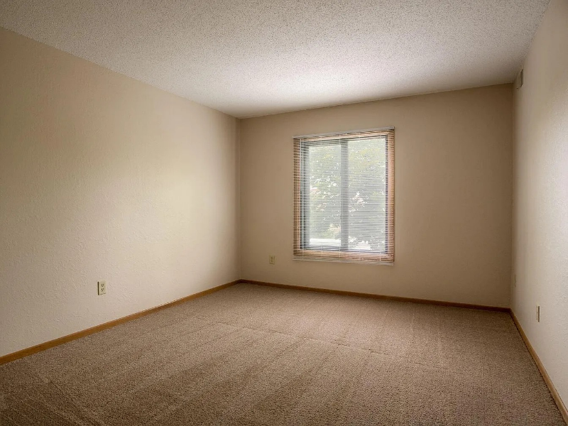 2015 Central Ave Ne - Photo 4 of 8