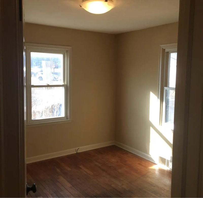 2208 W 48th St - Photo 3 of 10