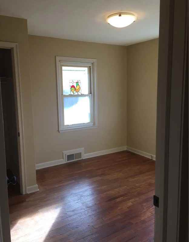 2208 W 48th St - Photo 5 of 10