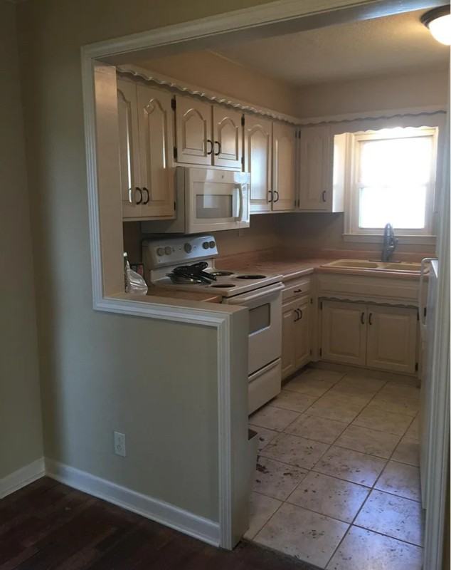 2208 W 48th St - Photo 7 of 10