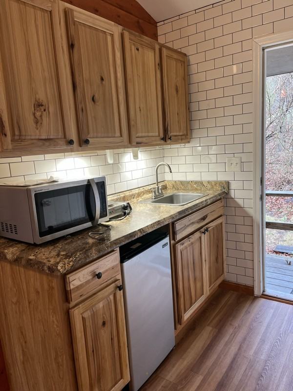 246 Cottage Ln - Photo 2 of 8