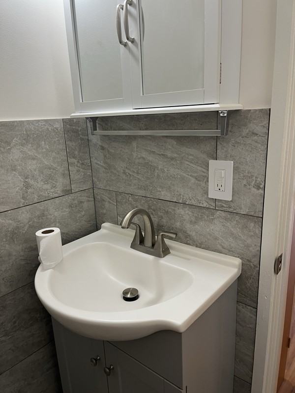 246 Cottage Ln - Photo 7 of 8