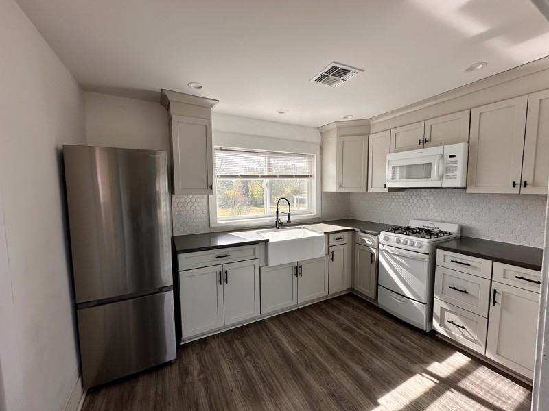 117 W 2nd St #A - Photo 5 of 11