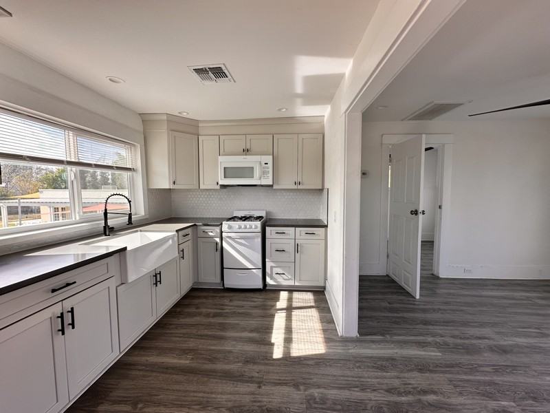 117 W 2nd St #A - Photo 6 of 11