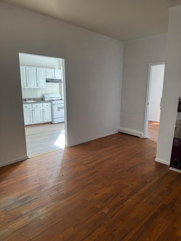 212 Central Ave - Photo 4 of 8