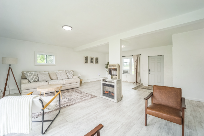 1323 Whitehouse Trl - Photo 3 of 10