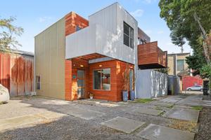 featured image of 3425 Louise St