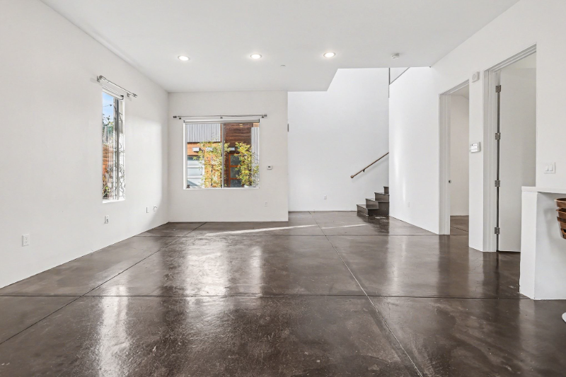 3425 Louise St - Photo 2 of 20