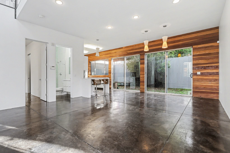 3425 Louise St - Photo 3 of 20