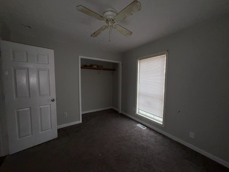 1211 Redbud St - Photo 4 of 9