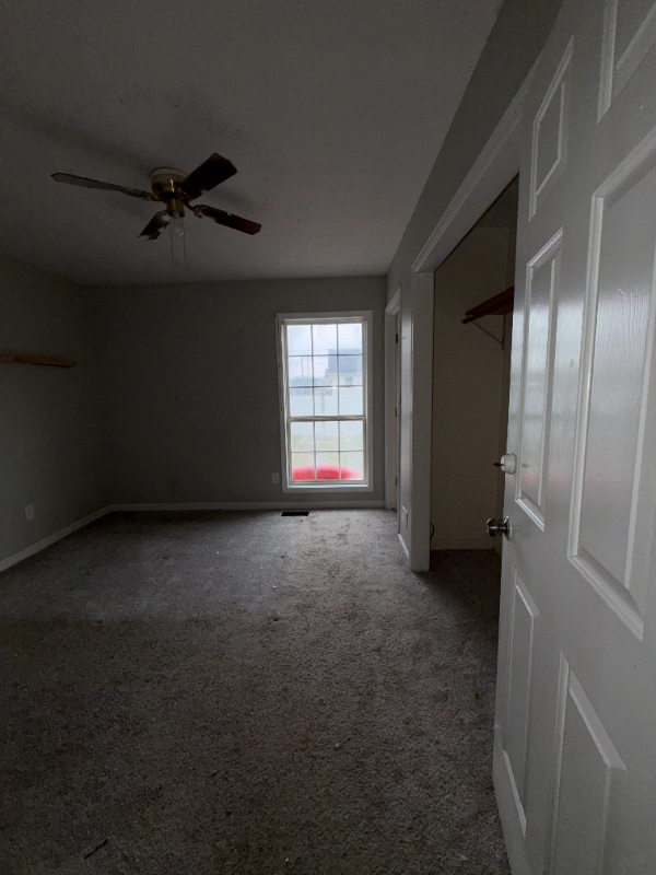 1211 Redbud St - Photo 5 of 9