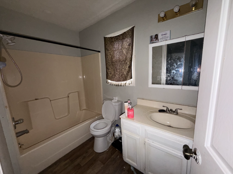 1211 Redbud St - Photo 7 of 9