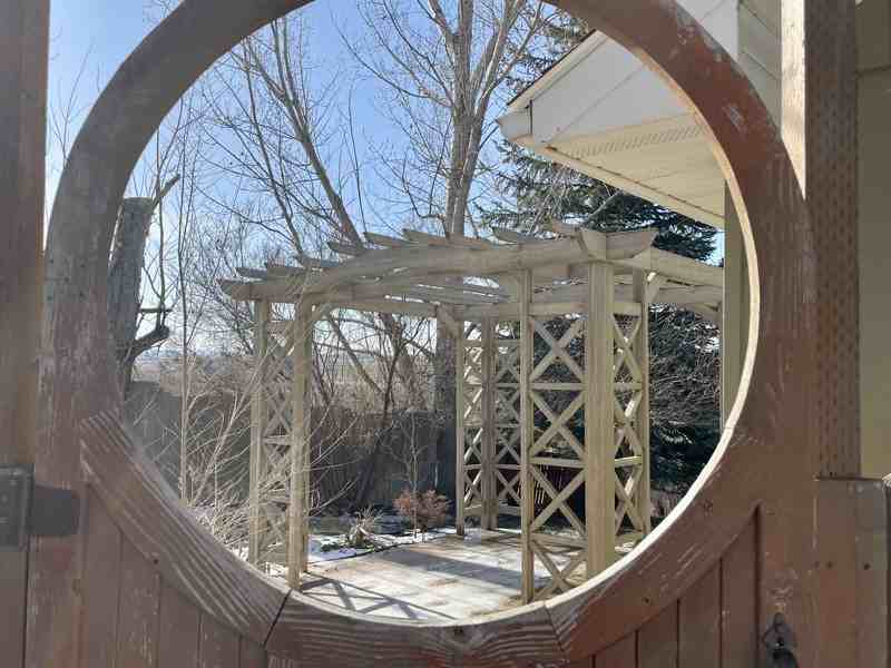 592 Locust St S - Photo 2 of 20