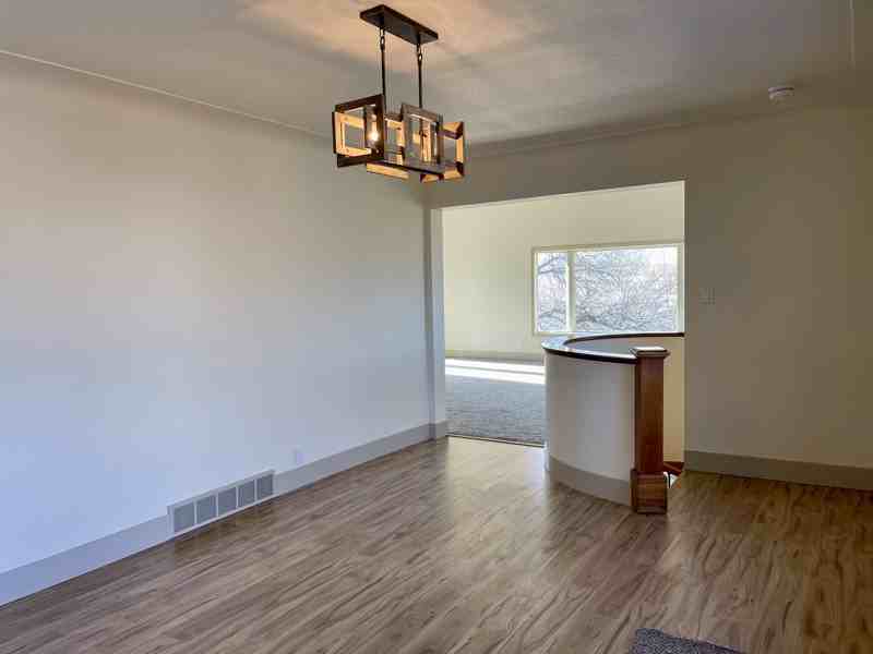 592 Locust St S - Photo 3 of 20