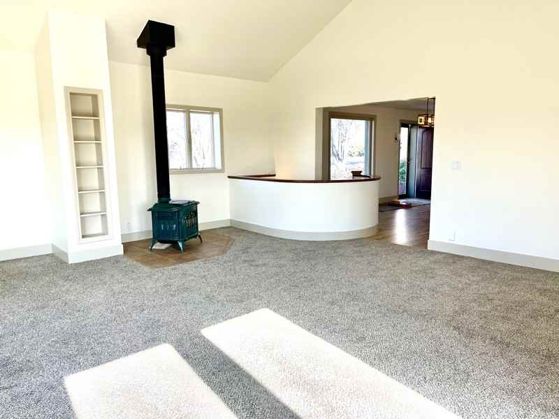 592 Locust St S - Photo 5 of 20