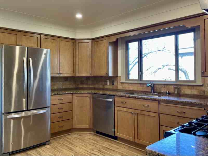 592 Locust St S - Photo 7 of 20