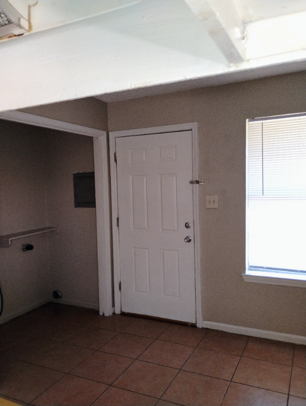 1007 Shilo Ave #C - Photo 3 of 7