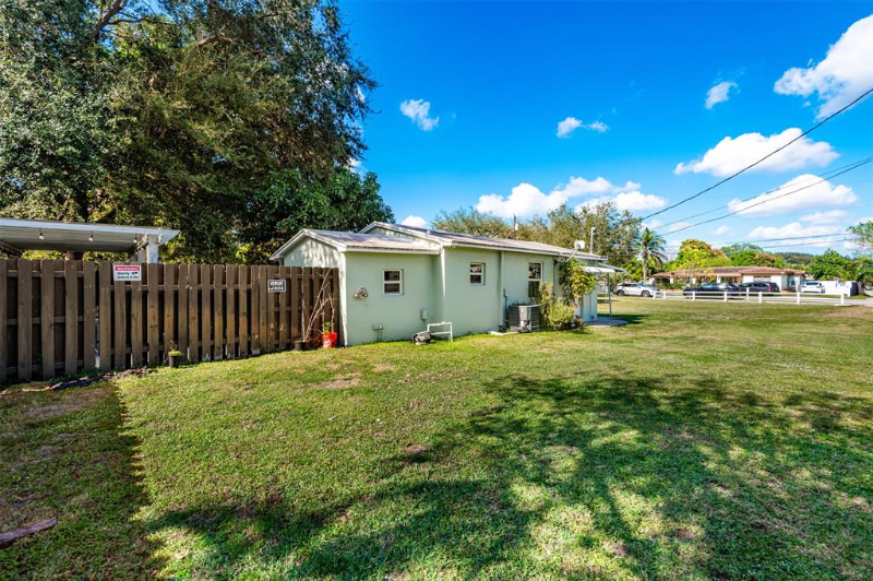 5608 Buchanan St - Photo 2 of 16