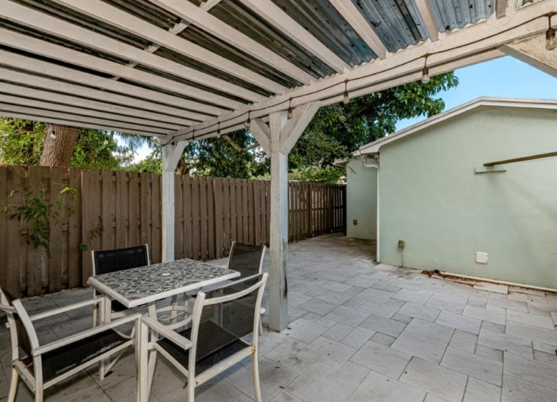 5608 Buchanan St - Photo 3 of 16