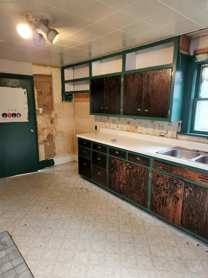 313 Mine Street - Photo 4 of 15