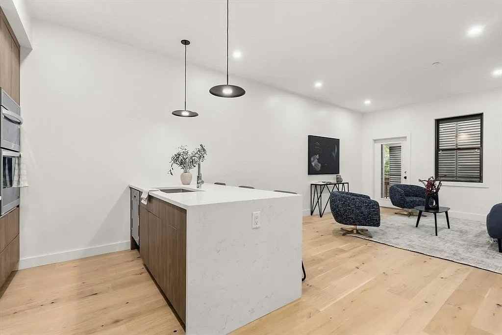 47 Condor Street, Unit 302 - Photo 5 of 17