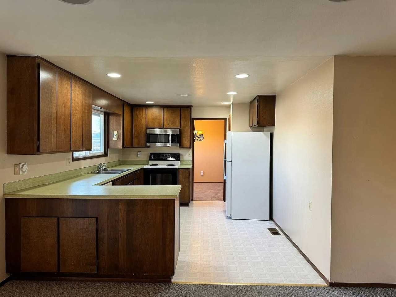 407 North 58th Avenue - Photo 3 of 22