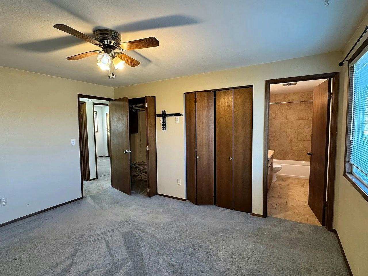 407 North 58th Avenue - Photo 4 of 22