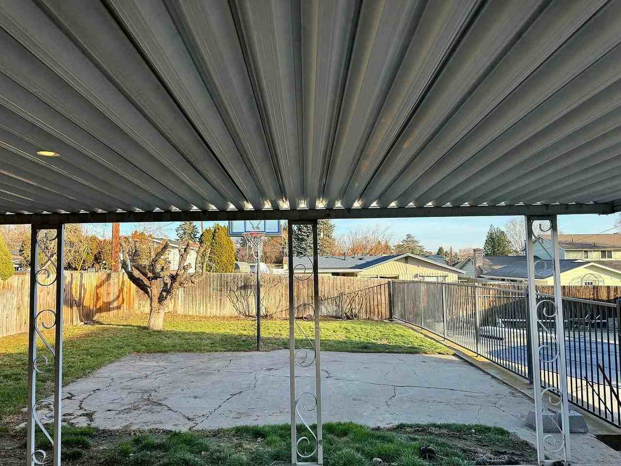 407 North 58th Avenue - Photo 5 of 22