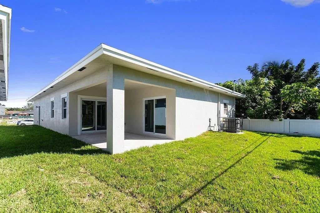 2908 Northwest 8th Court - Photo 3 of 9