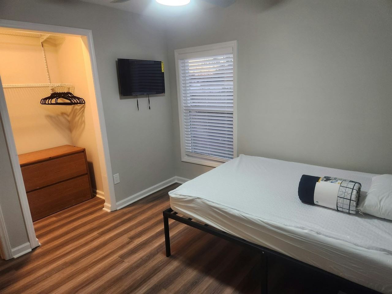 2626 Lasalle Street, Unit 1 - Photo 4 of 7