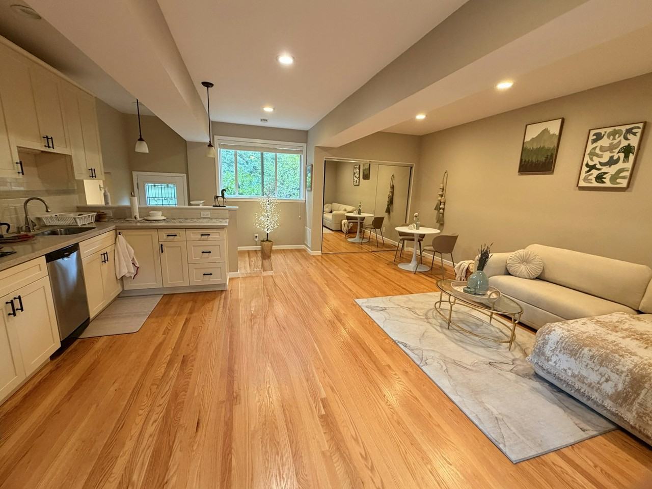 760 La Mesa Dr - Photo 2 of 8