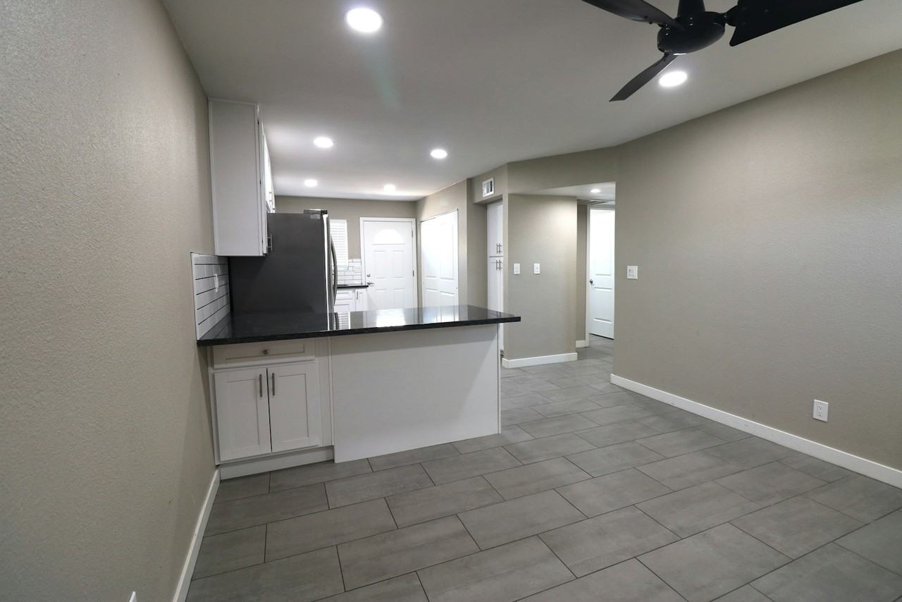 1 North Naco Way, Unit 3 - Photo 3 of 16