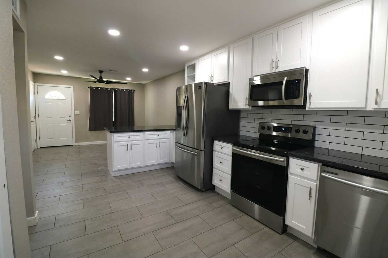 1 North Naco Way, Unit 3 - Photo 7 of 16