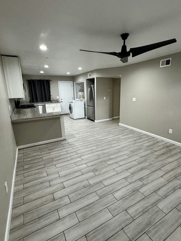 1013 East Commonwealth Place, Unit 1 - Photo 3 of 7