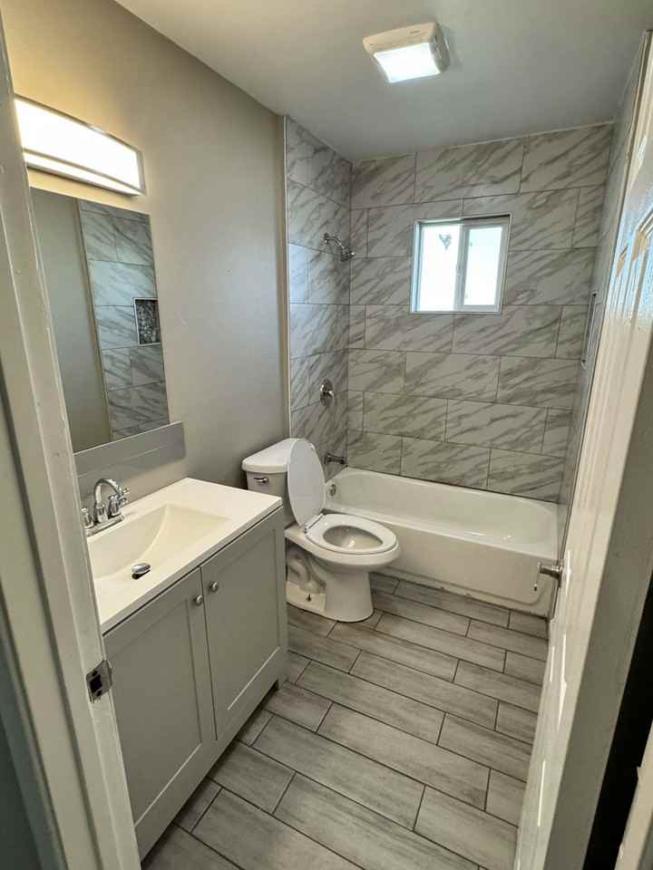 1013 East Commonwealth Place, Unit 1 - Photo 5 of 7