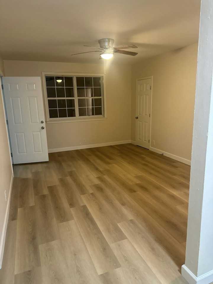 724 S 4th St, Unit C12 - Photo 4 of 11