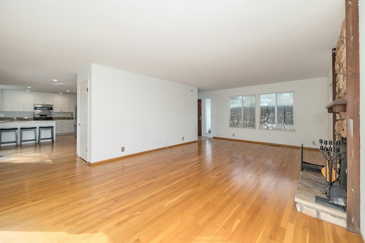 3200 Mulberry Drive - Photo 3 of 18