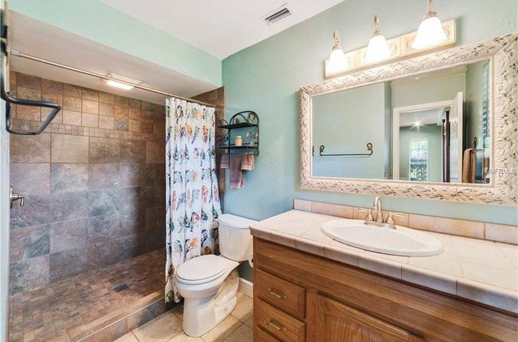 220 Valencia Ct - Photo 4 of 18