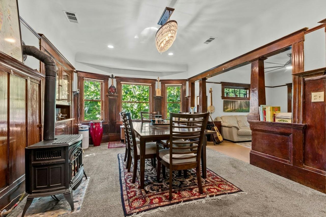 605 T Street - Photo 4 of 5