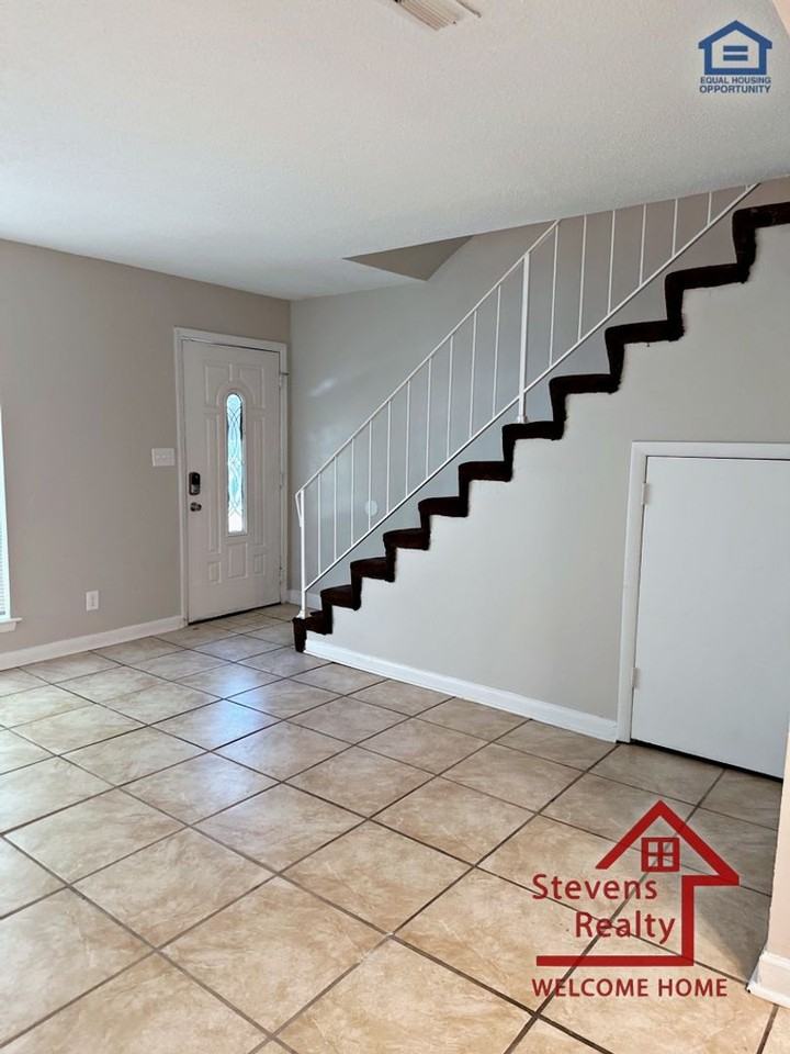 4330 Wilson St - Photo 4 of 36